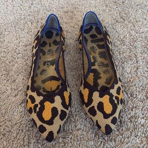 Pointed toe leopard print Rothy’s